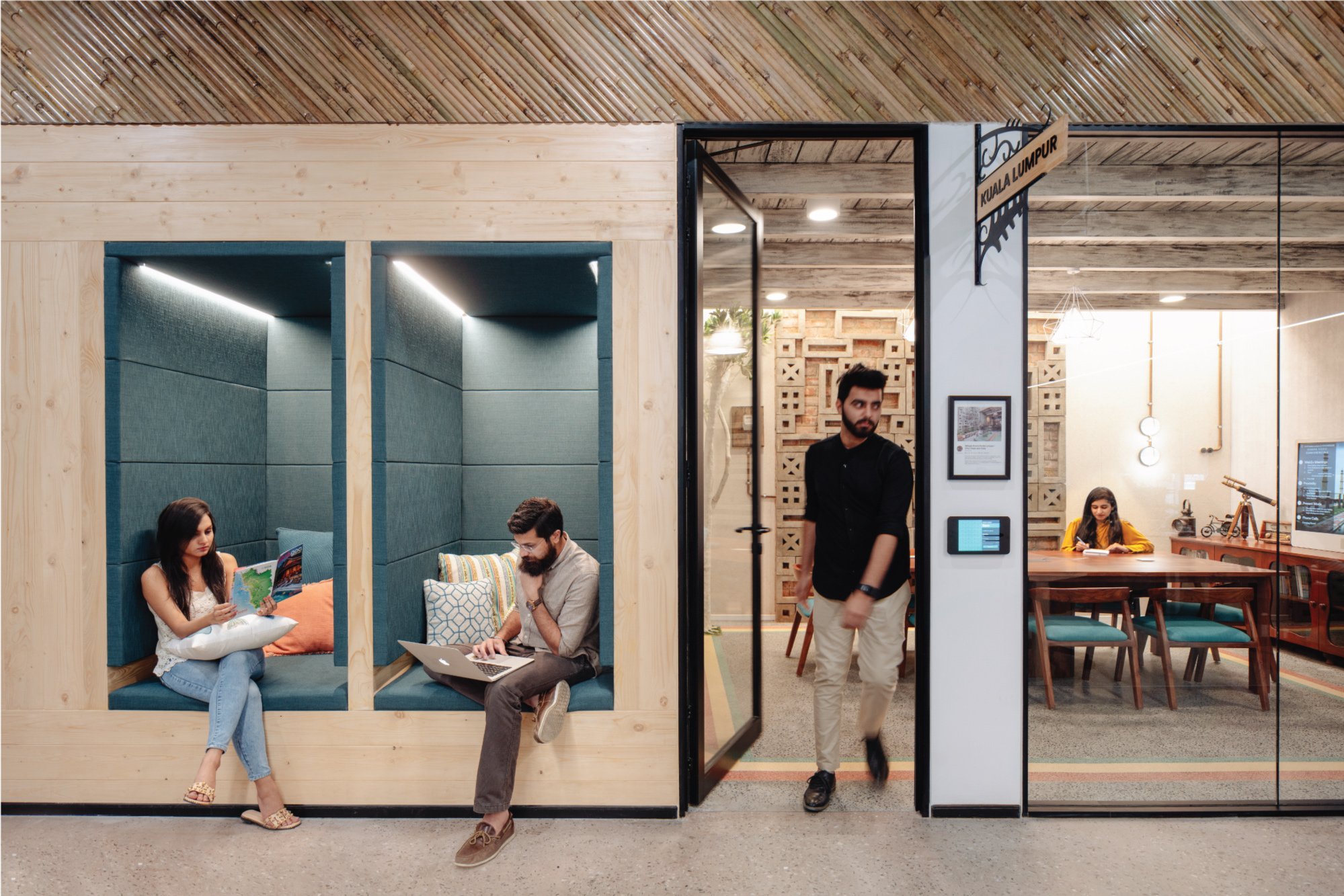 Airbnb Gurgaon office - A schedule-based or fixed-hybrid workplace model